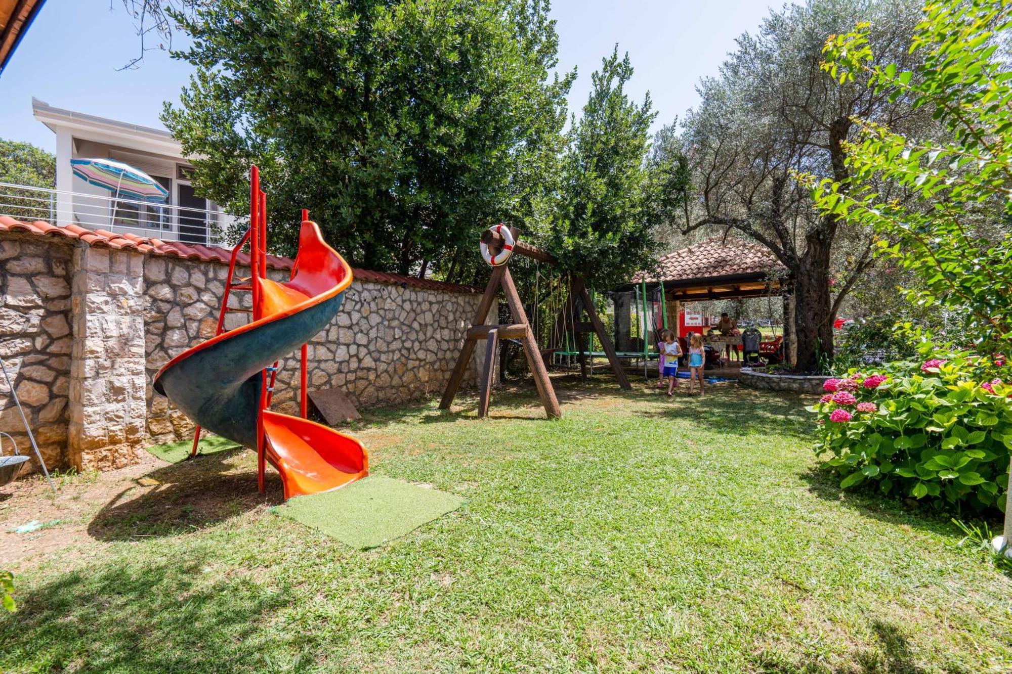 President Bungalows And Apartments Utjeha Exterior photo