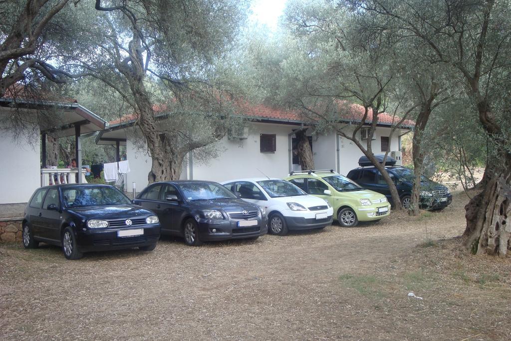 President Bungalows And Apartments Utjeha Room photo